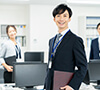 F社